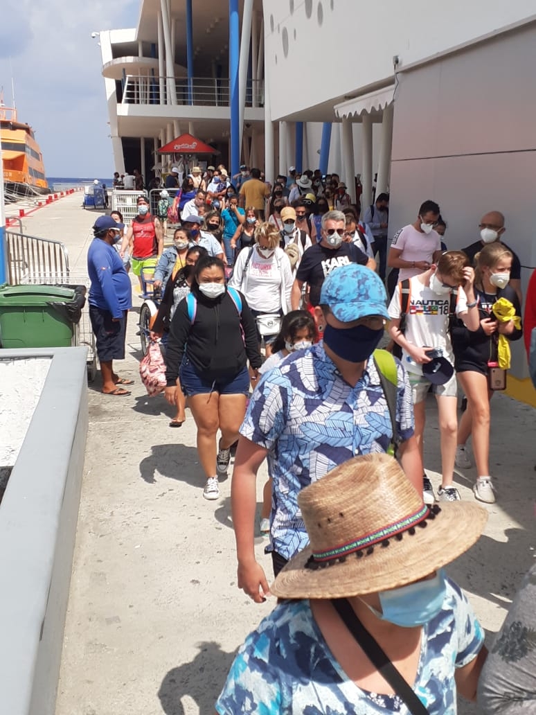 El muelle de San Miguel en Cozumel recibió el arribo de 600 turistas en esta mañana