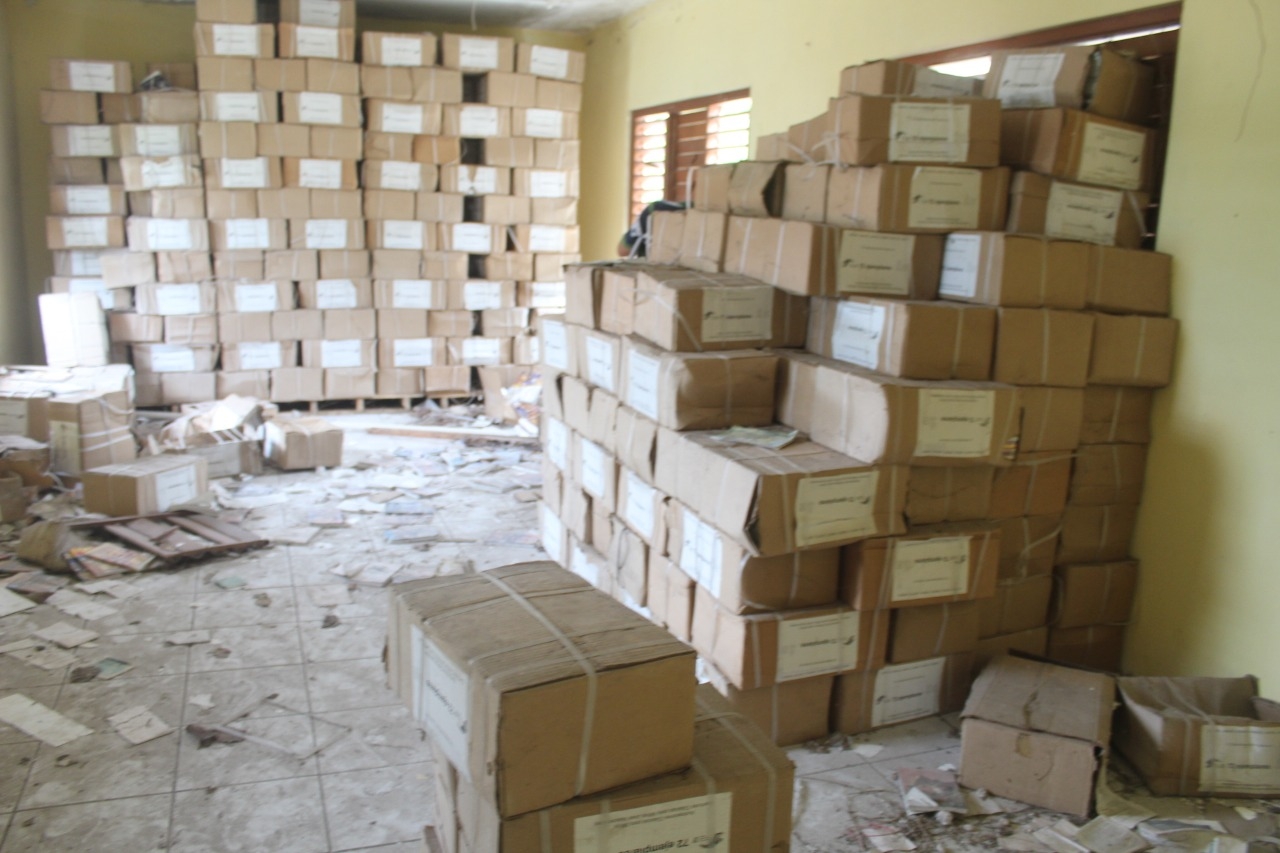 Más de siete mil libros de texto gratuito permanecen embodegados en Nicolás Bravo