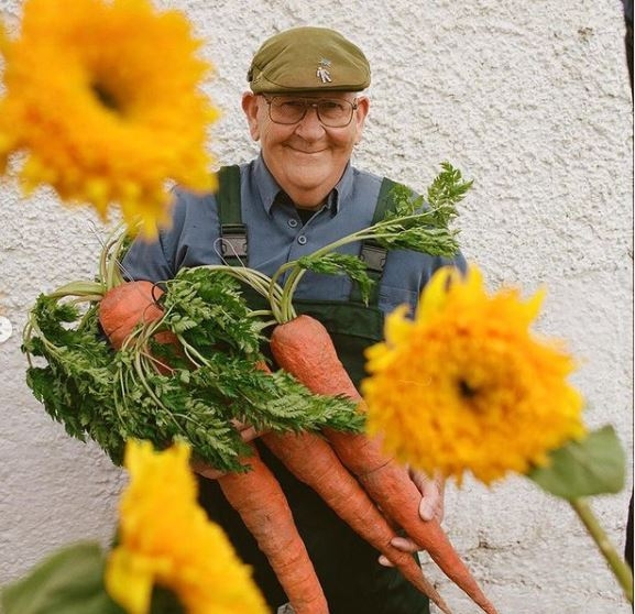 Abuelito protagoniza campaña de Gucci por sus verduras gigantes: FOTOS