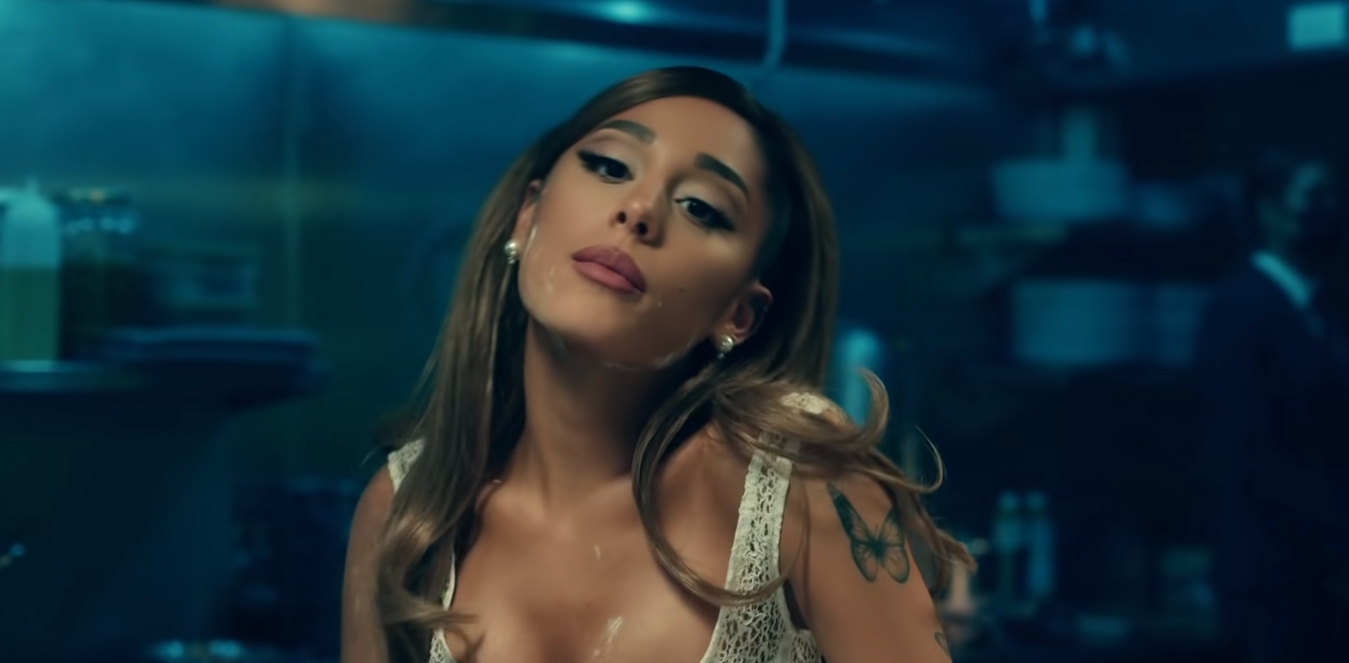 Ariana Grande en el video de 'Positions'