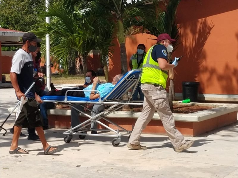 Abuelito presenta malestar después de ser vacunado contra COVID-19 en Chetumal