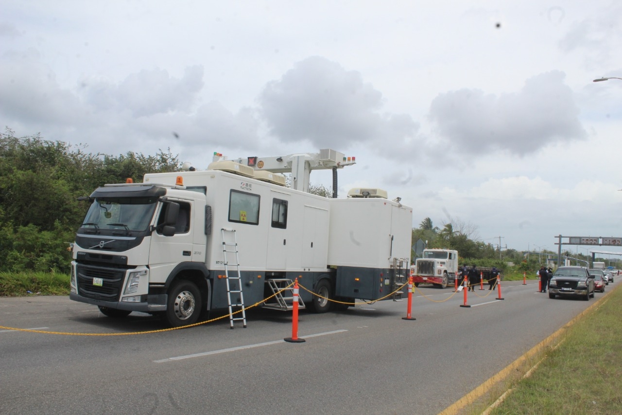 El SAT instala punto de revisión para detectar el tráfico de mercancía ilegal en Chetumal