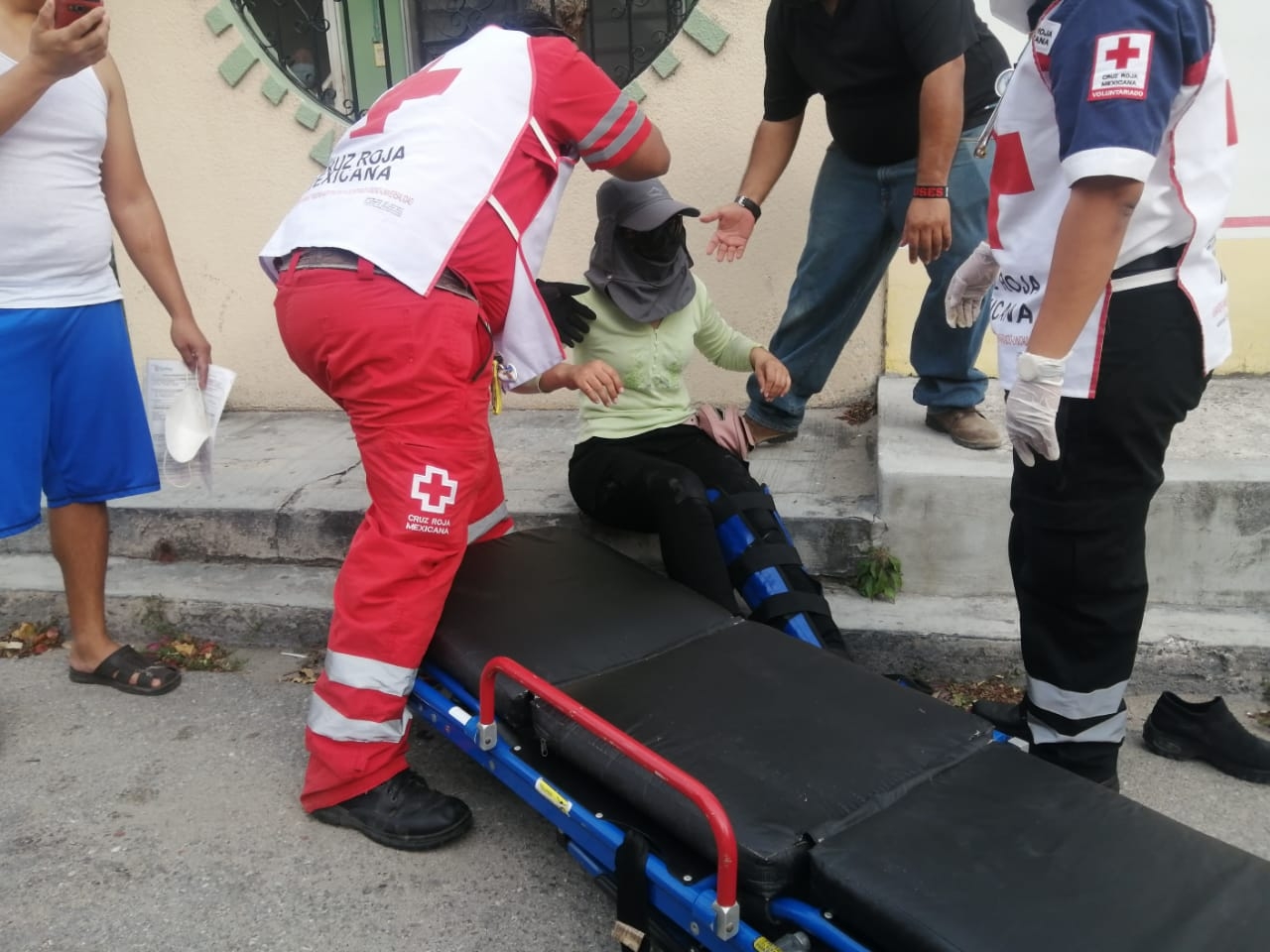 Motociclista se fractura una pierna por choque en Ciudad del Carmen