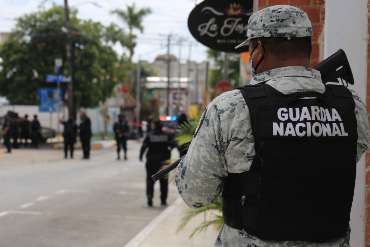 Detenidos por tiroteo en Playa del Carmen son presentados en la FGE