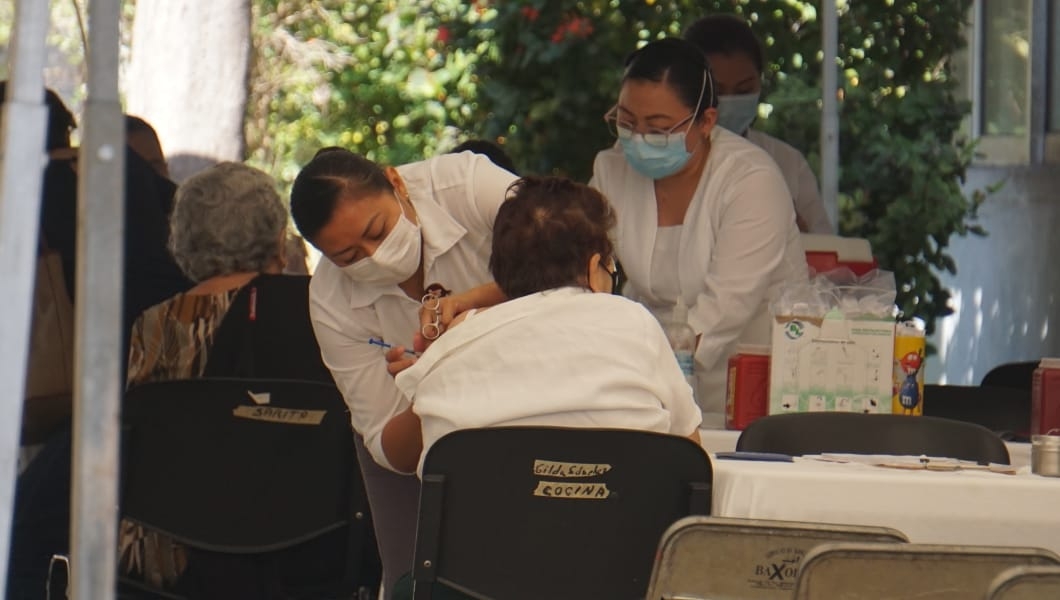 Continúa vacunación contra el COVID-19 en Campeche: EN VIVO