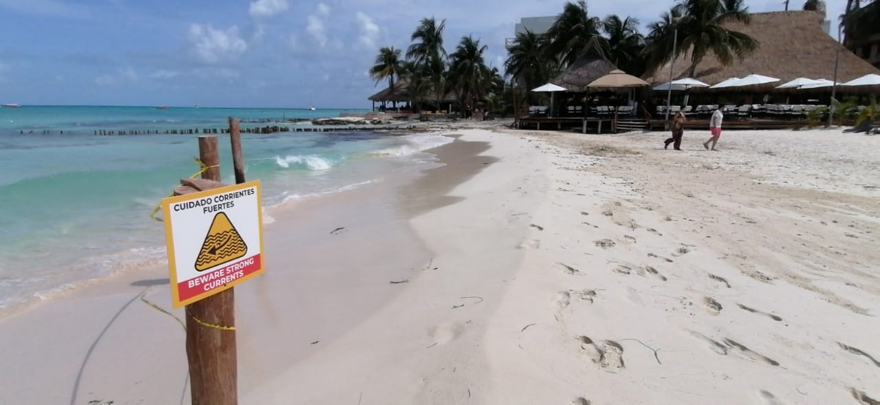 Negocios colindantes a las playas en Isla Mujeres, deberán contar con guardavidas