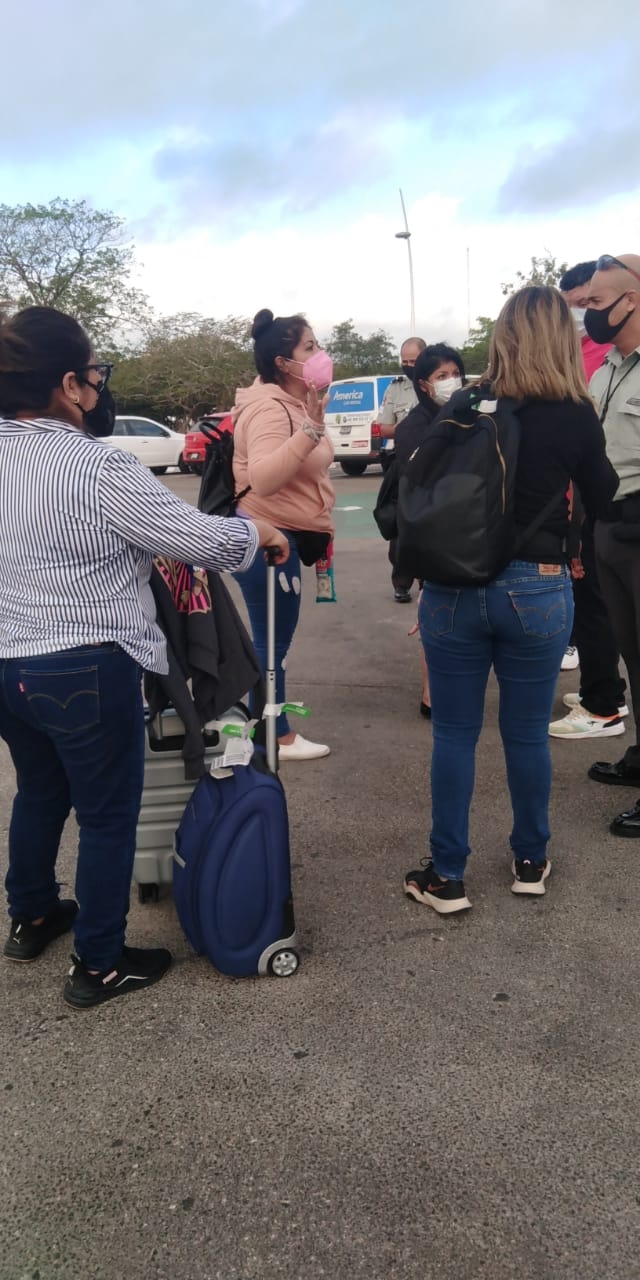 Pasajeras de Viva Aerobus se pelean en el aeropuerto de Mérida