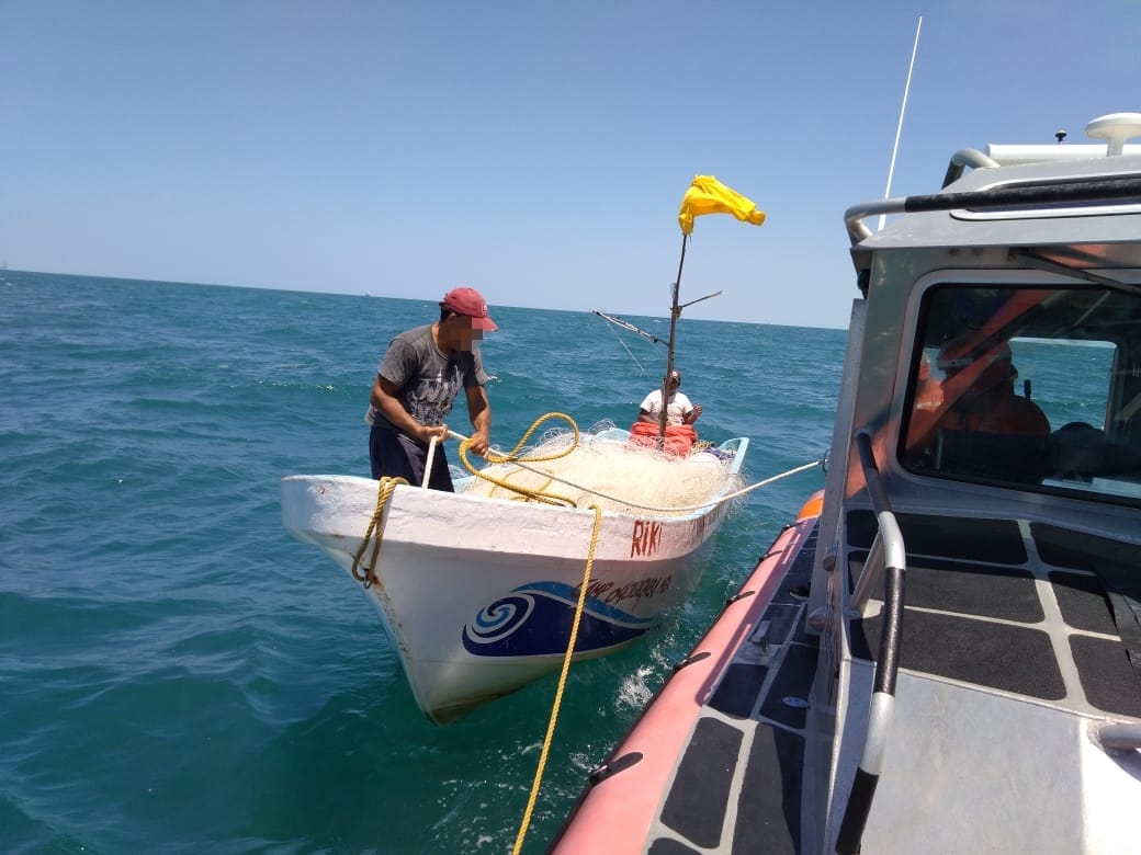 Marina rescata a dos pescadores que estaban a la deriva en Ciudad del Carmen