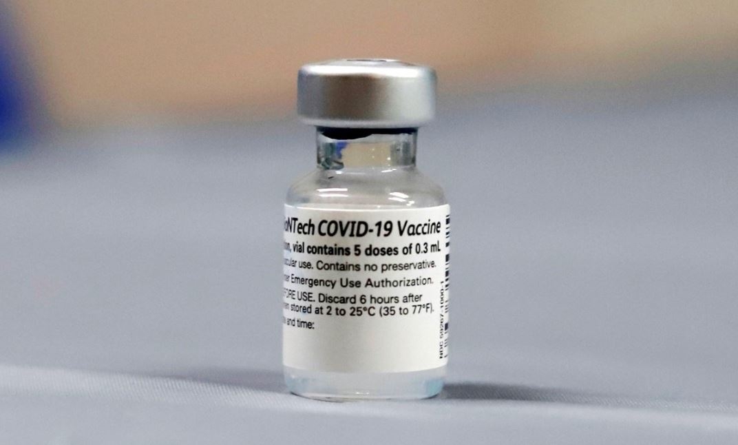 Vacunan contra COVID-19 a primera menor de edad en Mexicali