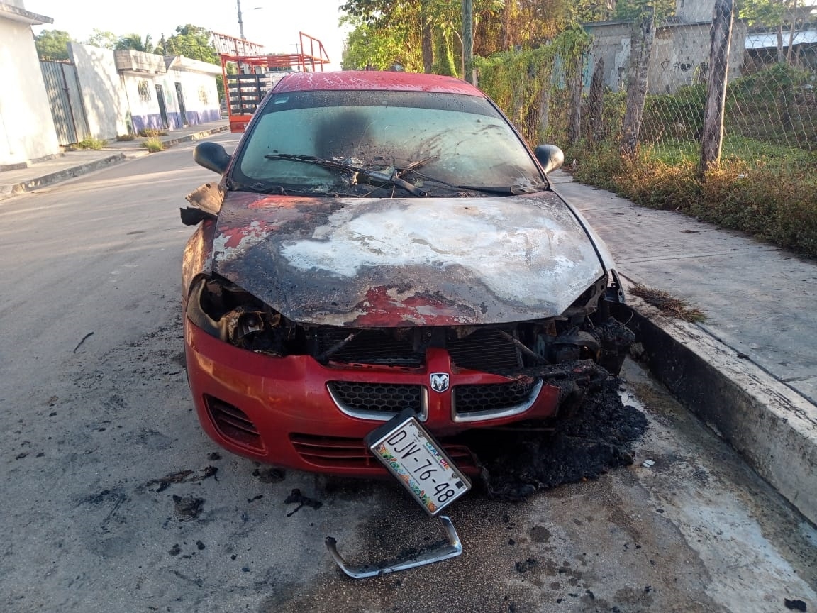 Queman automóvil con bomba molotov en Escárcega, Campeche