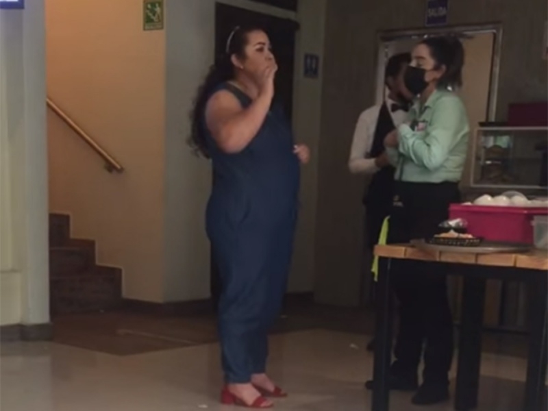 'Lady come gratis'; exhiben a mujer por no pagar la cuenta en restaurante de Durango