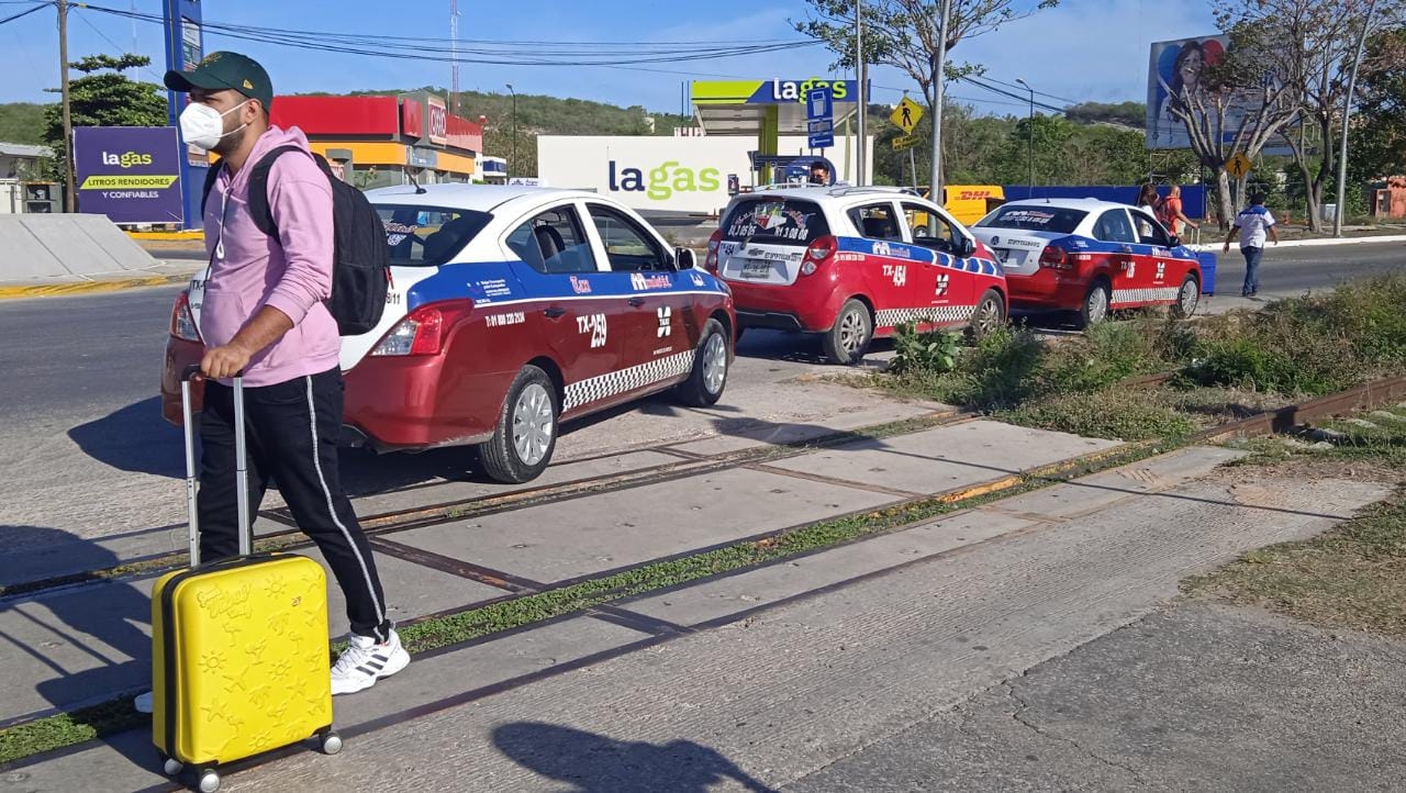Taxistas urbanos ven inviable tener un paradero afuera del aeropuerto de Campeche