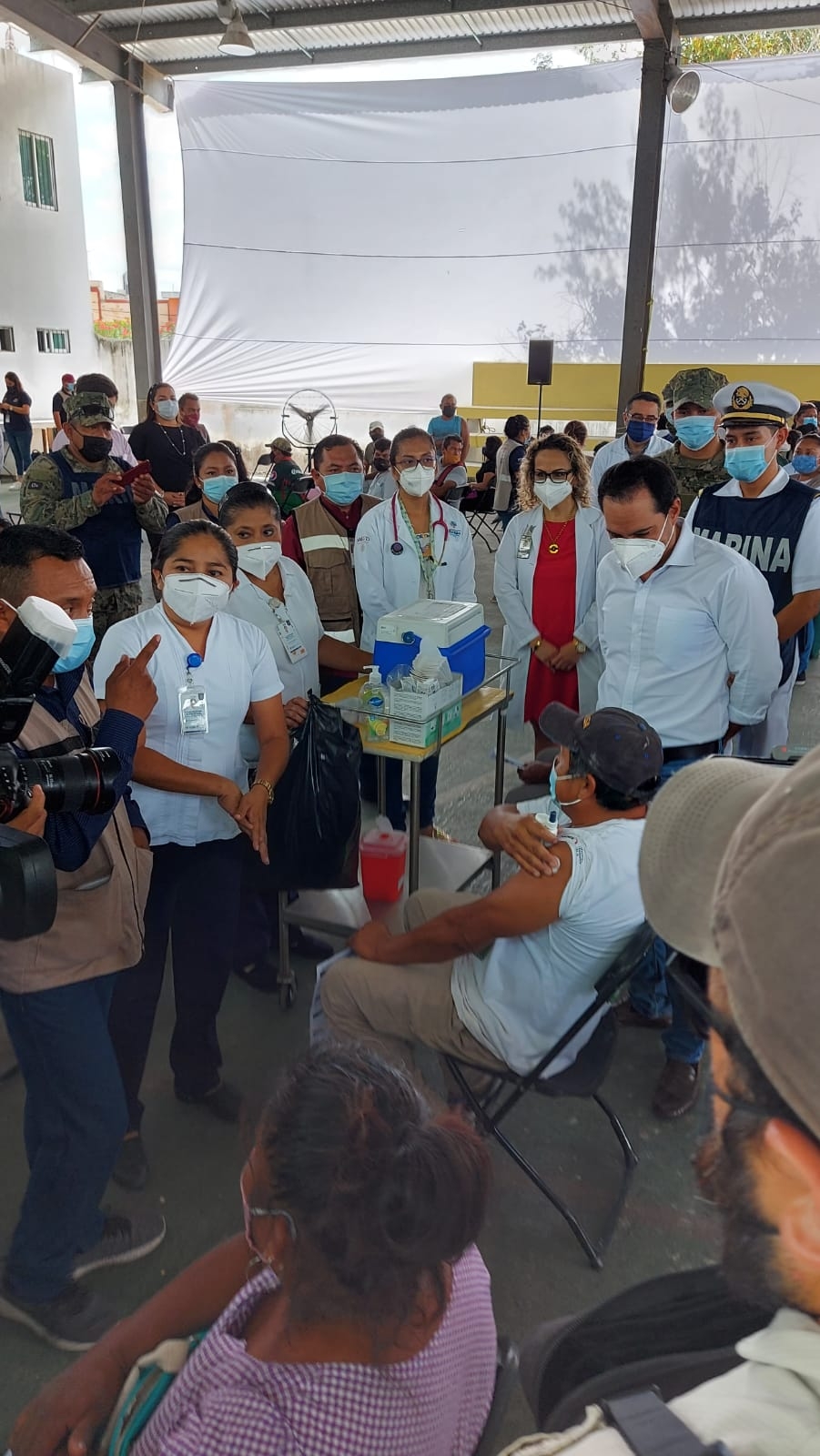 Mauricio Vila visita módulo de vacunación contra el COVID-19 en Hunucmá, Yucatán