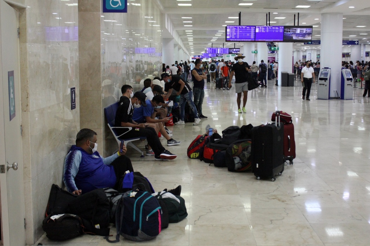 Jugadores del Delta Te Quiero FC quedan varados en el aeropuerto de Cancún