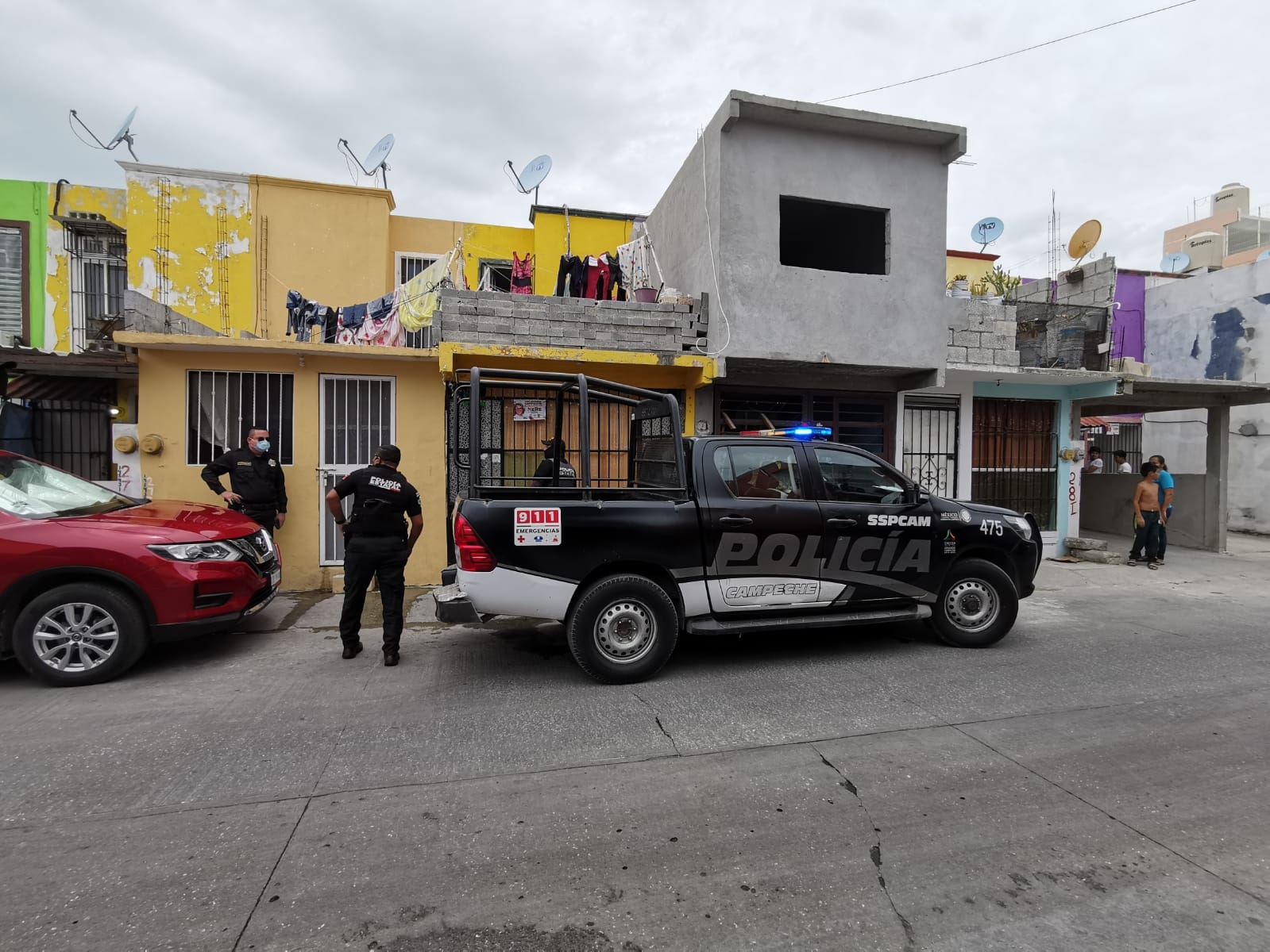 Olores fétidos en una vivienda provocan movilización de policías en Ciudad del Carmen