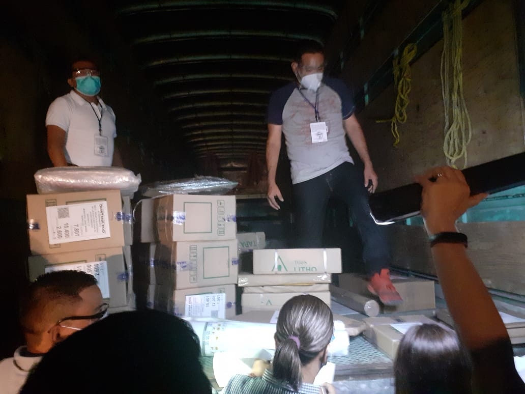 Arriban camiones con paquetes electorales al municipio de José María Morelos
