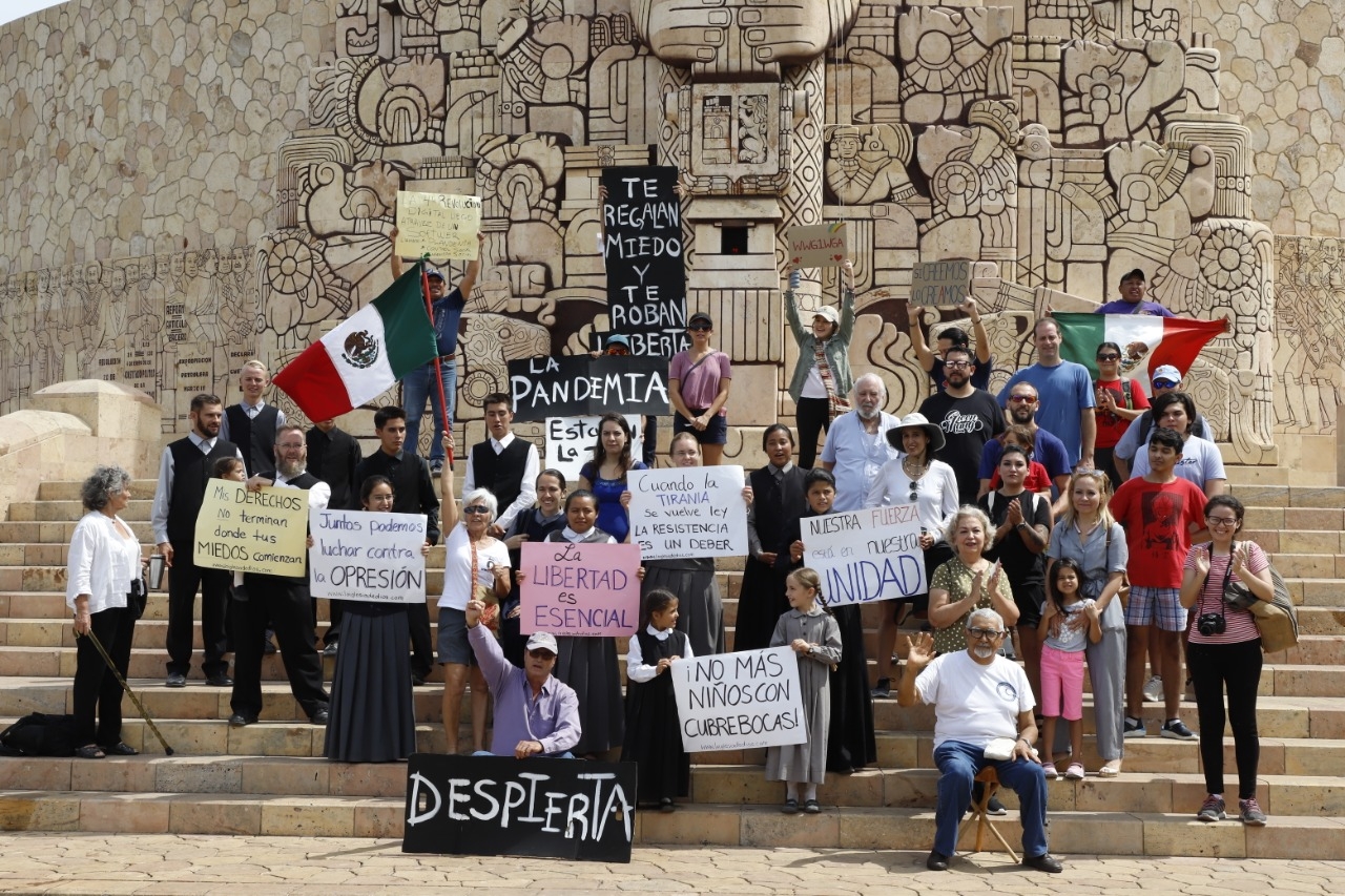 Religiosos se niegan a usar cubrebocas en Mérida, aseguran que el COVID-19 fue planeado