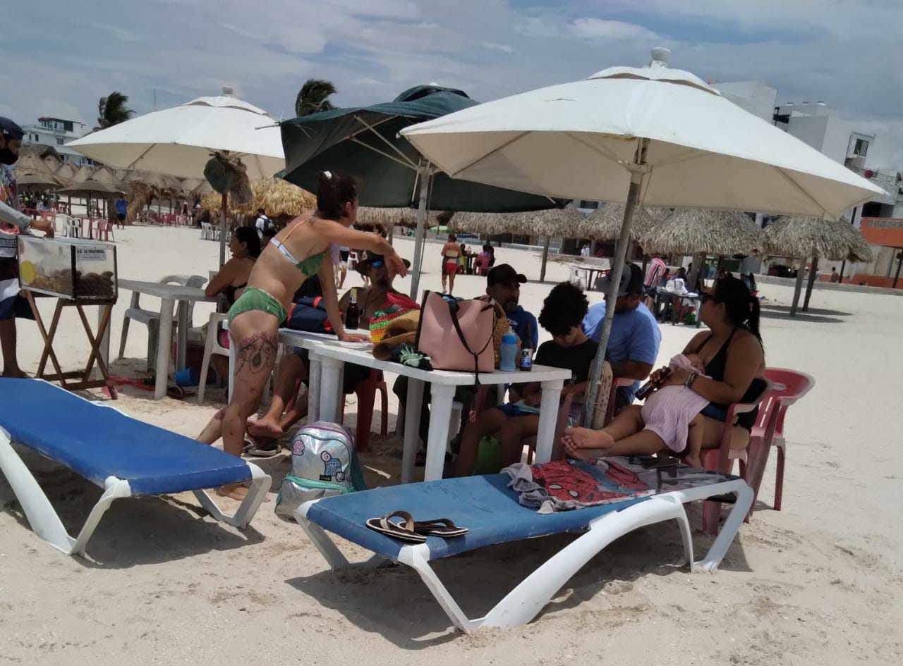 Turistas abarrotan restaurantes de Progreso