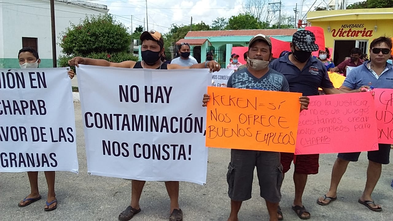 Trabajadores de la granja porcícola de Chapab, Yucatán, se manifiestan por cierre