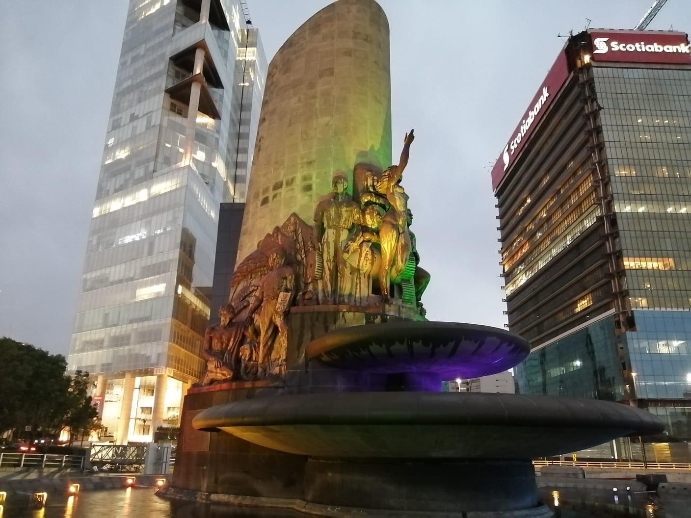 Así se vieron los monumentos de la CDMX iluminados con la bandera LGBTTTI+