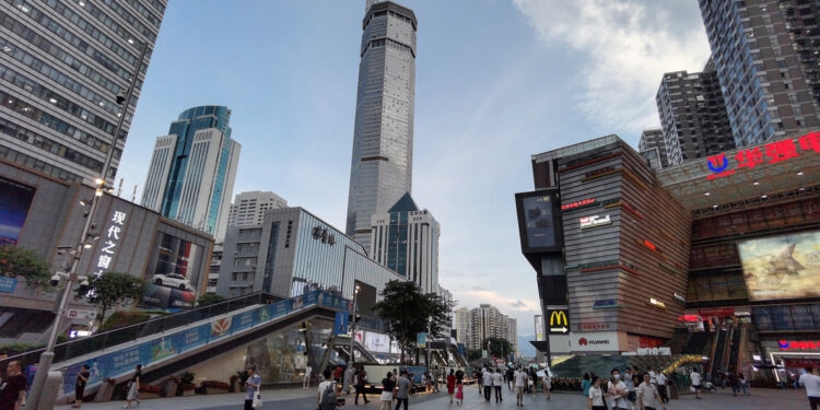 Rascacielos más alto de China se tambalea, provocando la evacuación de personas