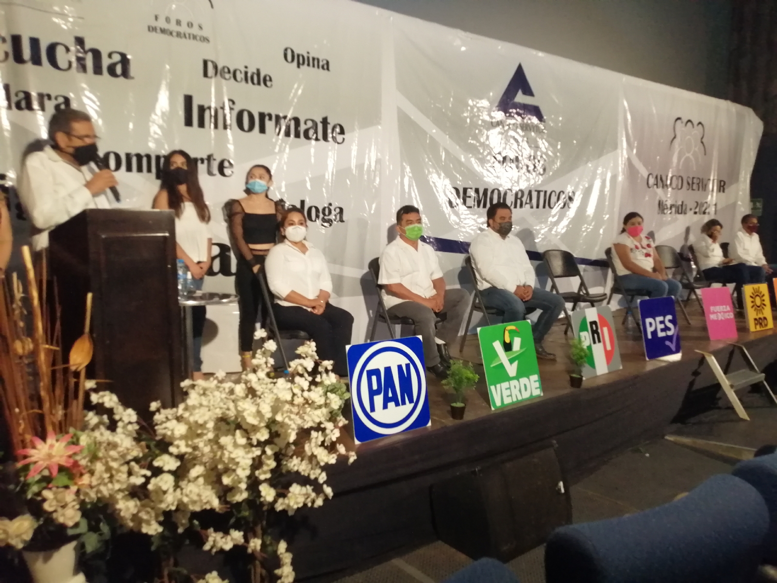 Candidatos a Alcaldía de Motul participan en foro democrático de la Canaco