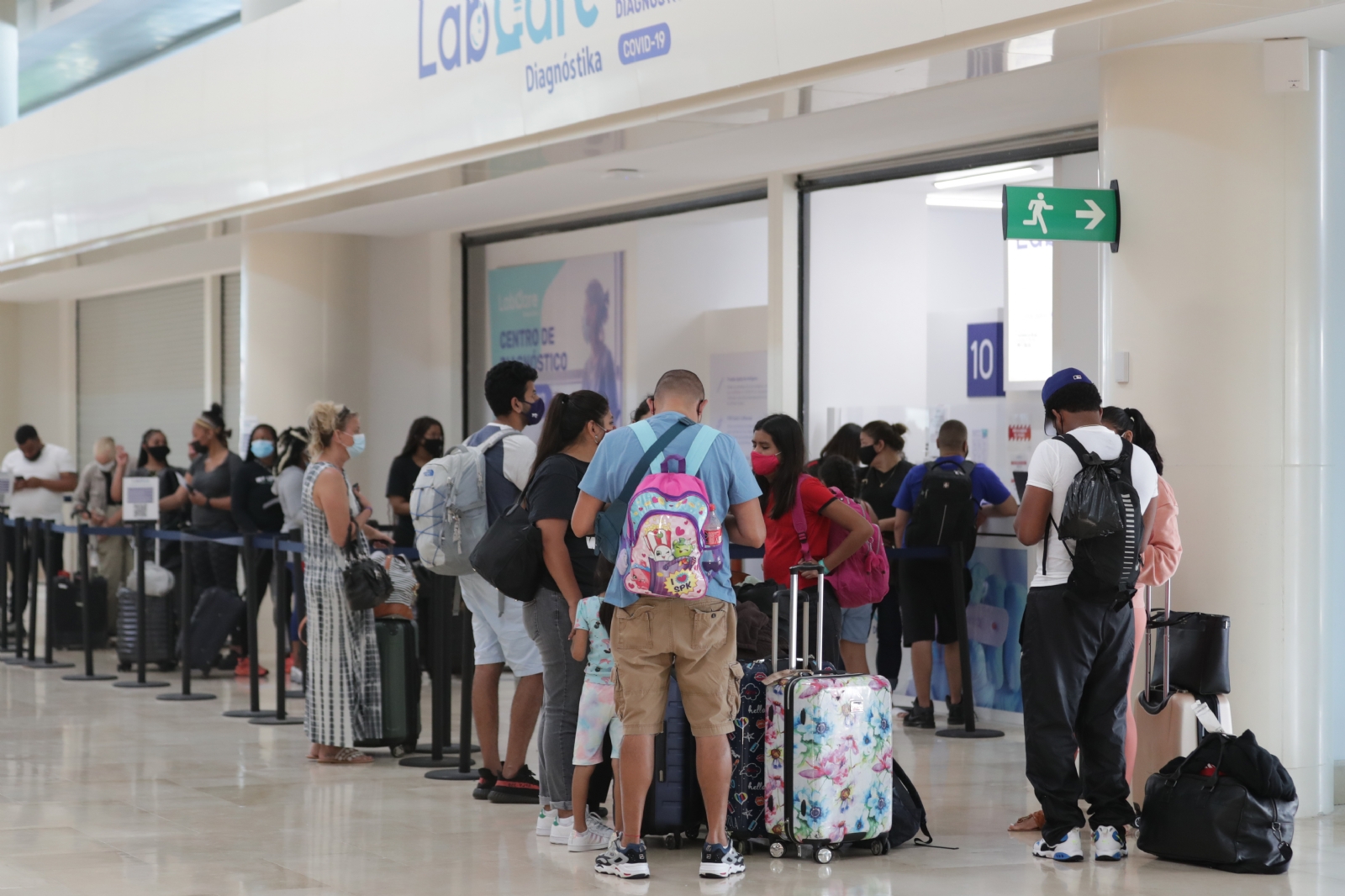 Aeropuerto de Cancún abre módulos de aislamiento para contagiados de COVID-19