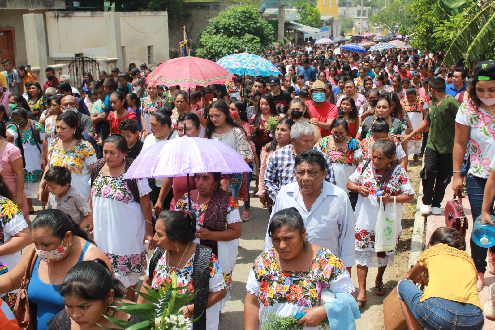 Cientos de peregrinos acompañaron al santo patrono durante su procesión