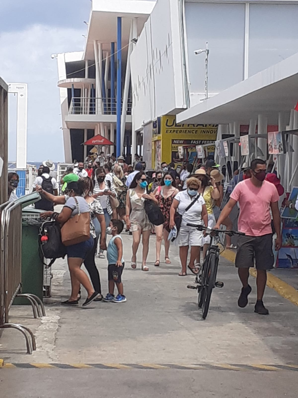 Menos de 600 pasajeros cruzaron a Cozumel por mal tiempo