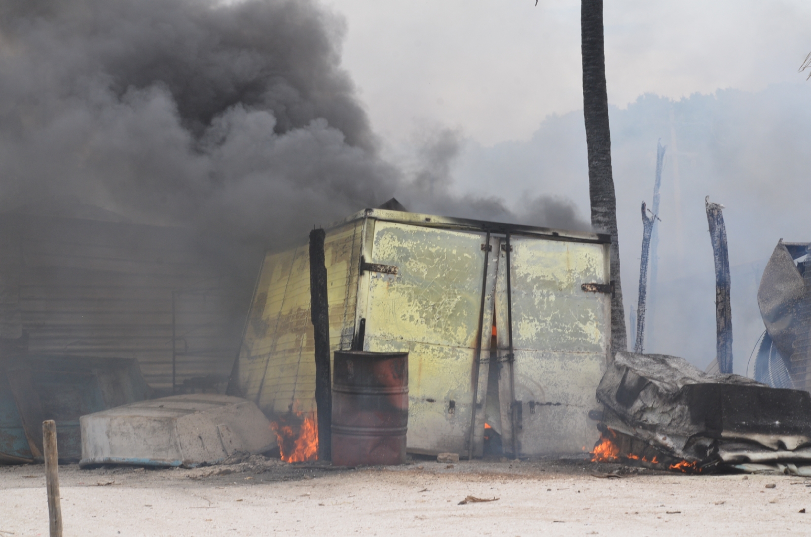 Cortocircuito provoca incendio en el Pueblo Mágico de Sisal, Yucatán: FOTOS