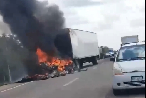 Impactante choque de tráileres en carretera Mérida- Campeche deja un lesionado: VIDEO