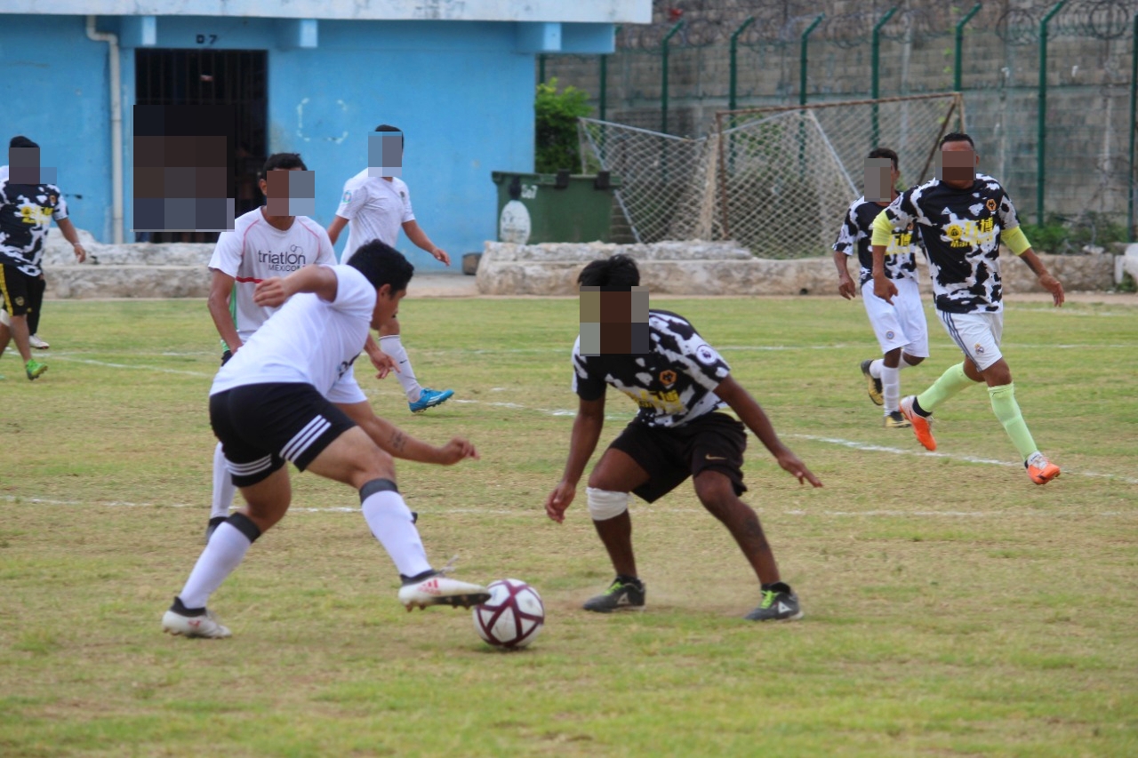 Regresan encuentros de fútbol al Cereso de Chetumal tras dos años sin actividad
