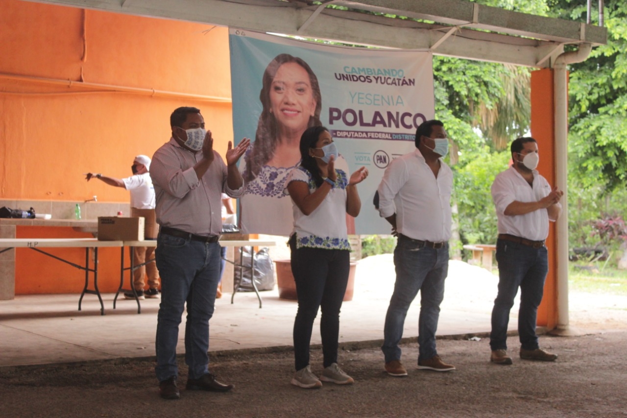 Raúl Romero en su visita en el sur de Yucatán