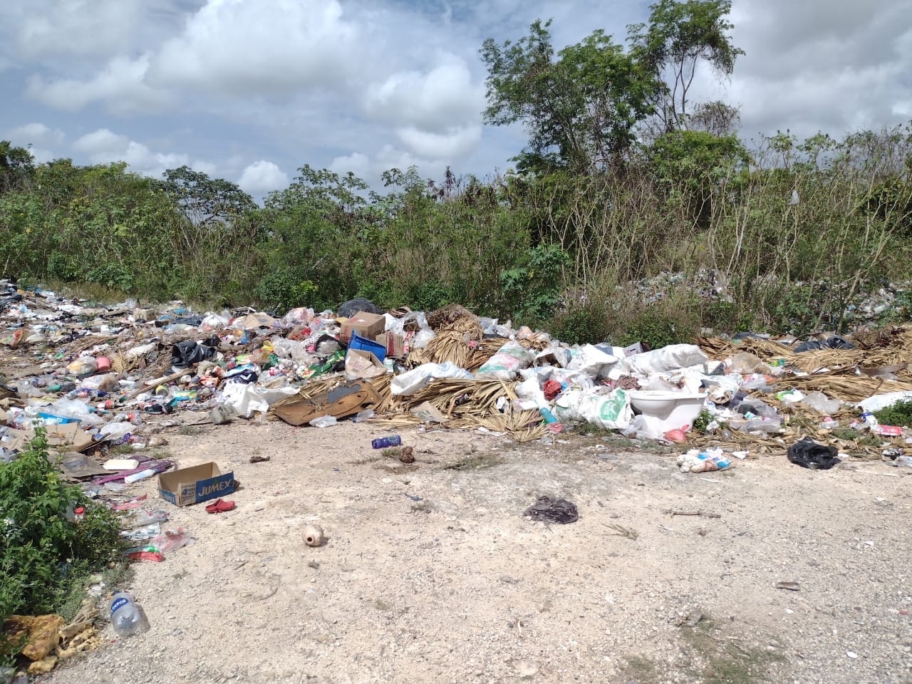 Comunidad de X-Hazil Sur, sufre acumulación de basura en Felipe Carrillo Puerto