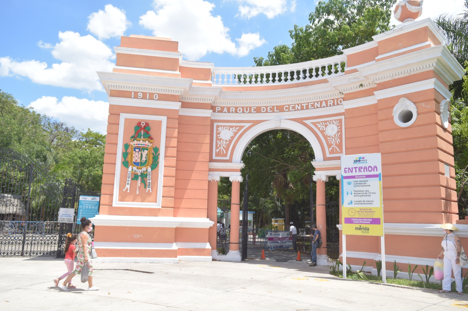 Niña ingiere ácido muriático en el Zoológico Centenario en Mérida
