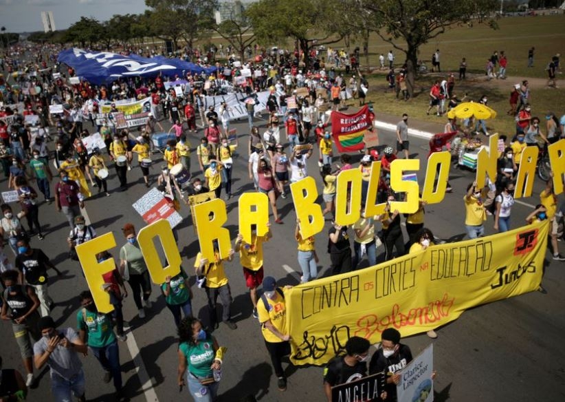 Miles protestan en varias ciudades Brasil contra Jair Bolsonaro: VIDEOS
