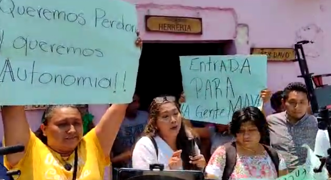 AMLO en Quintana Roo: Estudiantes exigen la construcción de una escuela en Tihosuco