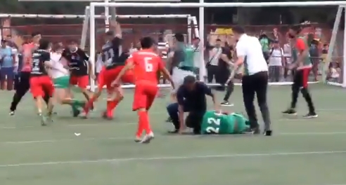 Jugador queda inconsciente tras brutal golpiza entre equipos del fútbol mexicano: VIDEO