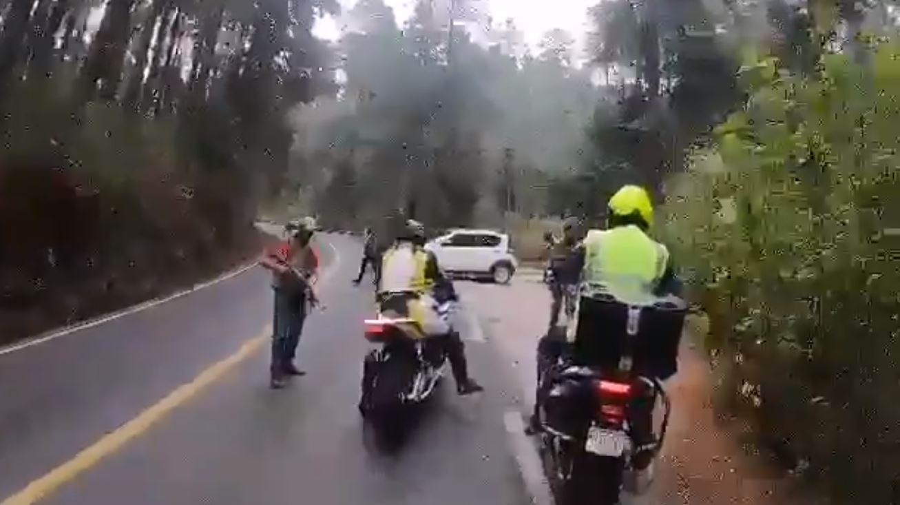 Comando armado asalta a motociclistas al sur de EDOMEX: VIDEO