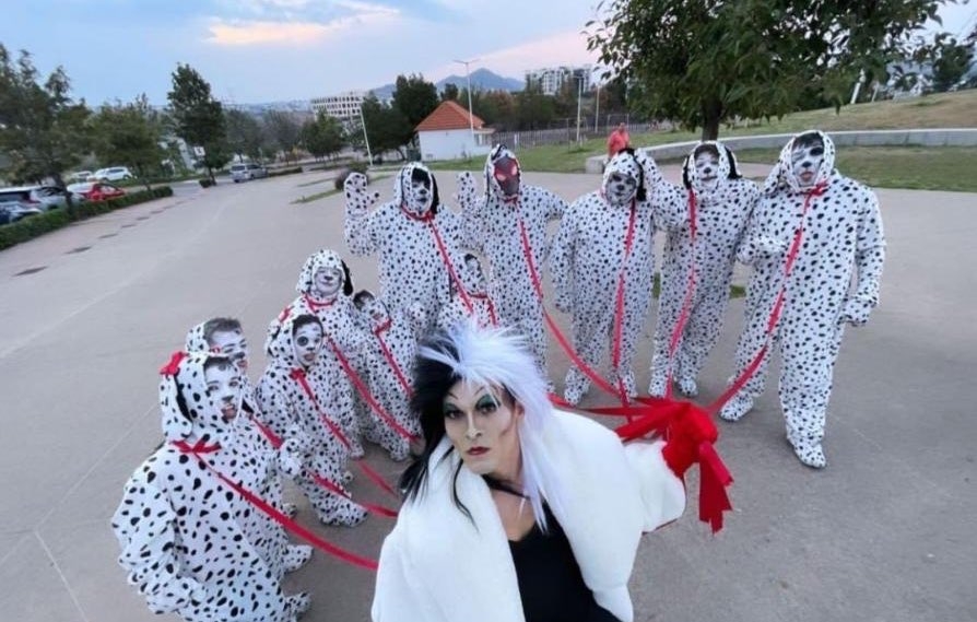 Memo Aponte hace parodia de "Cruella" y lo atacan en redes sociales: FOTOS