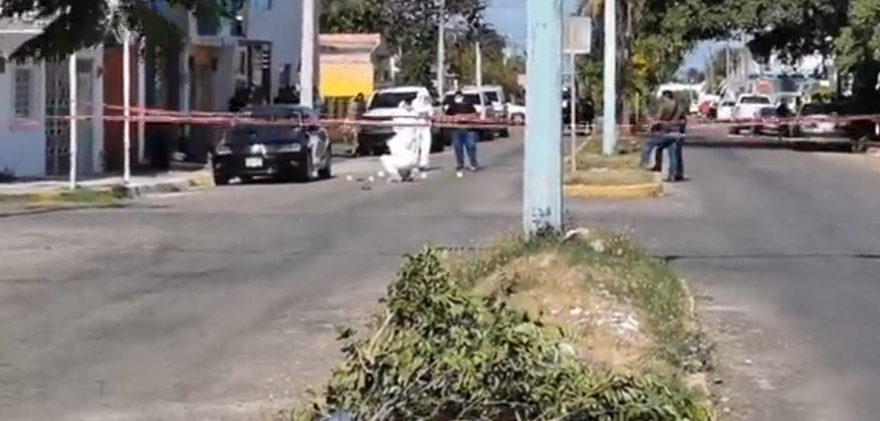 Hombres armados ejecutan a una persona en el centro de Chetumal