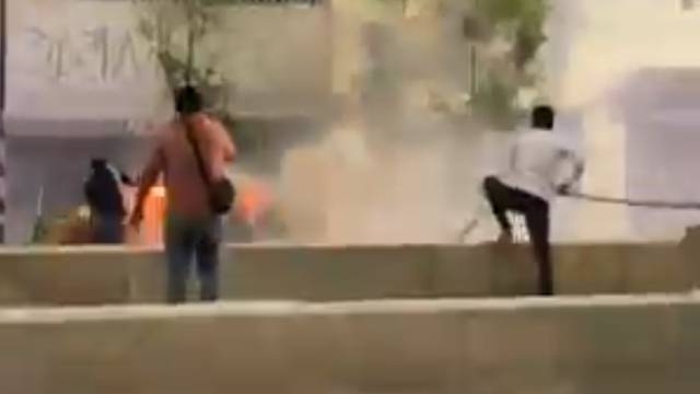 Se incendia automóvil durante festejos del Cruz Azul en CDMX