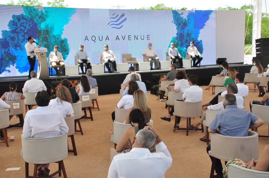 Mauricio Vila Dosal coloca la primera piedra del complejo 'Aqua Avenue' en Mérida