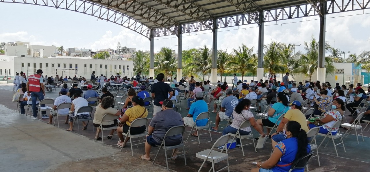 Vacunan a mil personas de 50 a 59 años en Isla Mujeres, Quintana Roo