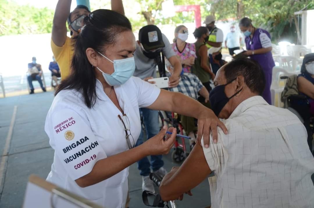 Para llevar a cabo esta labor, se dispusieron cuatro puntos de vacunación en Chetumal