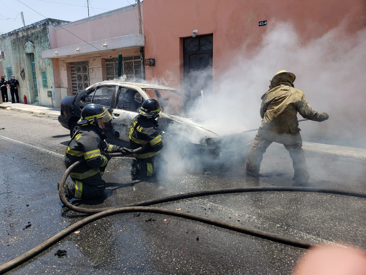 Abuelito se salva de morir en incendio en el centro de Mérida