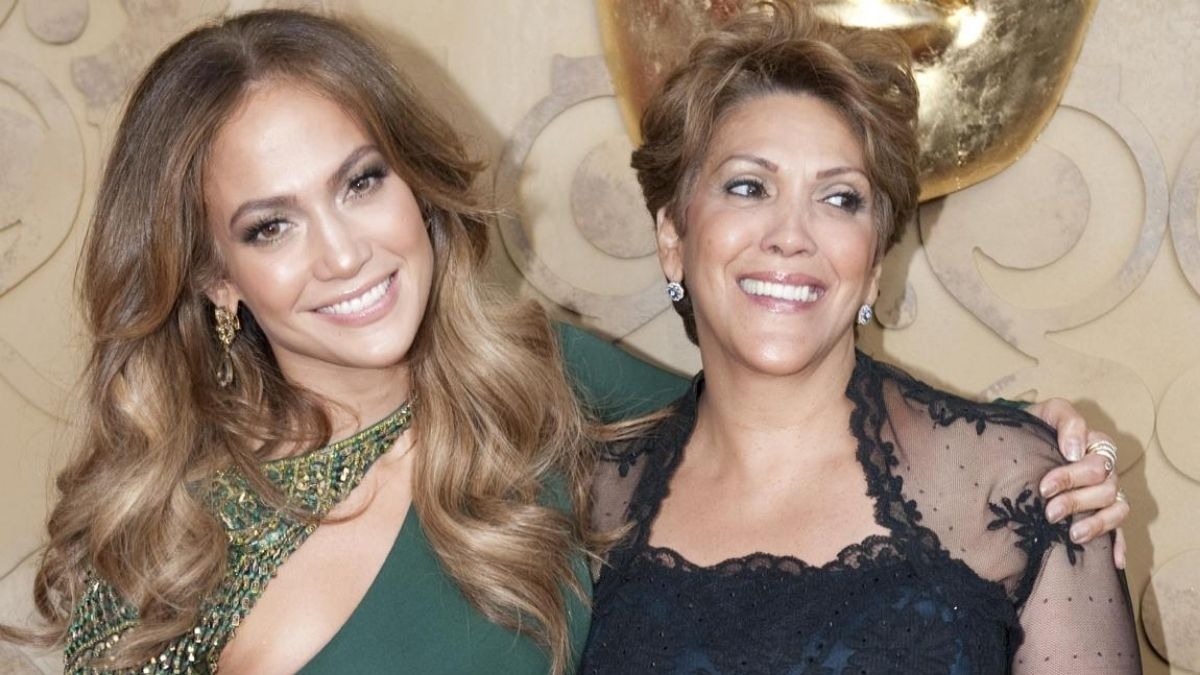 Vax Live: Jennifer Lopez canta junto a Guadalupe Rodríguez, su madre