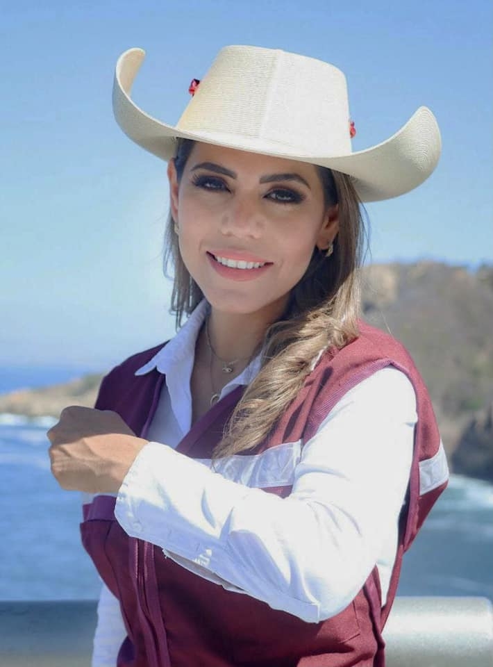 Evelyn Salgado resultó como candidata tras el retiro del registro de su padre
