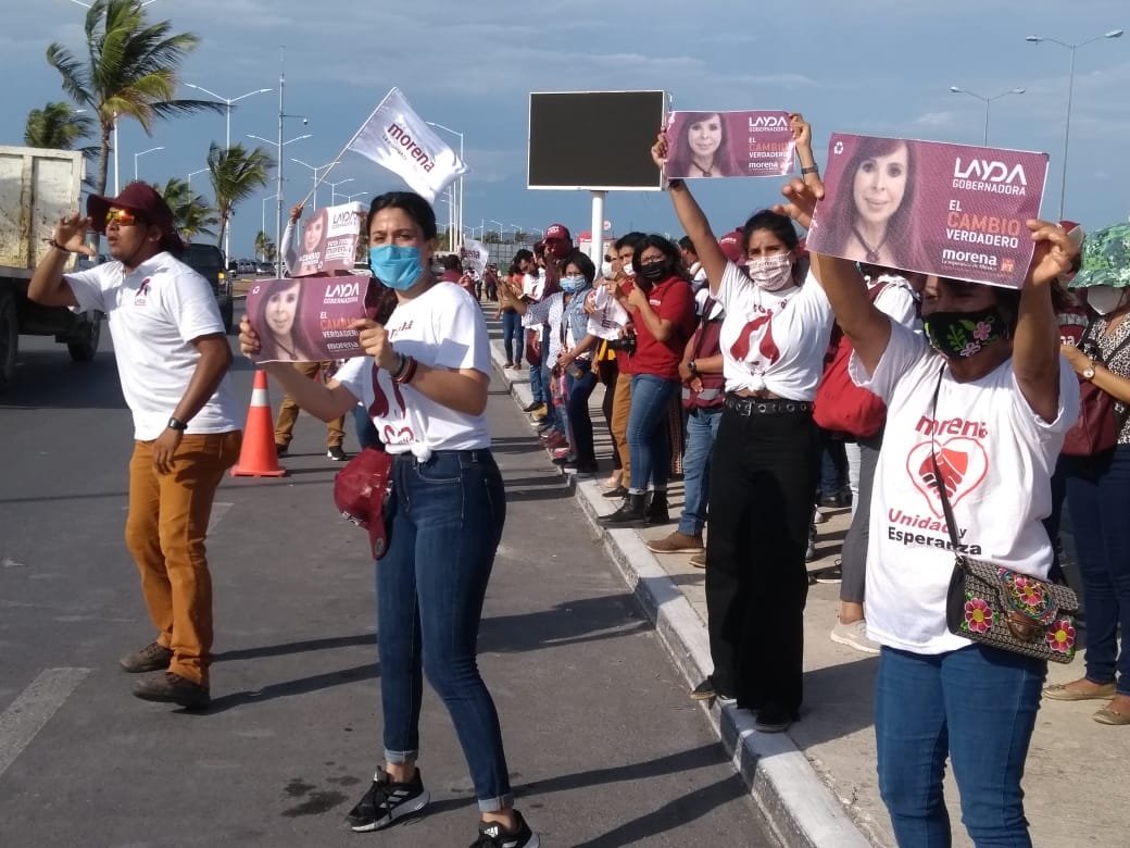 Simpatizantes de Morena se aglomeran previo a debate en Campeche: EN VIVO