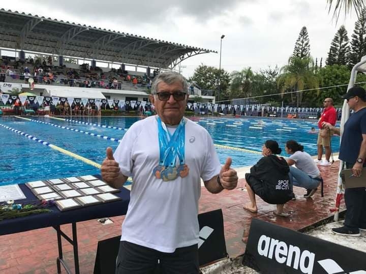 Exprofesor cozumeleño logra ser campeón nacional de natación a sus más de 70 años